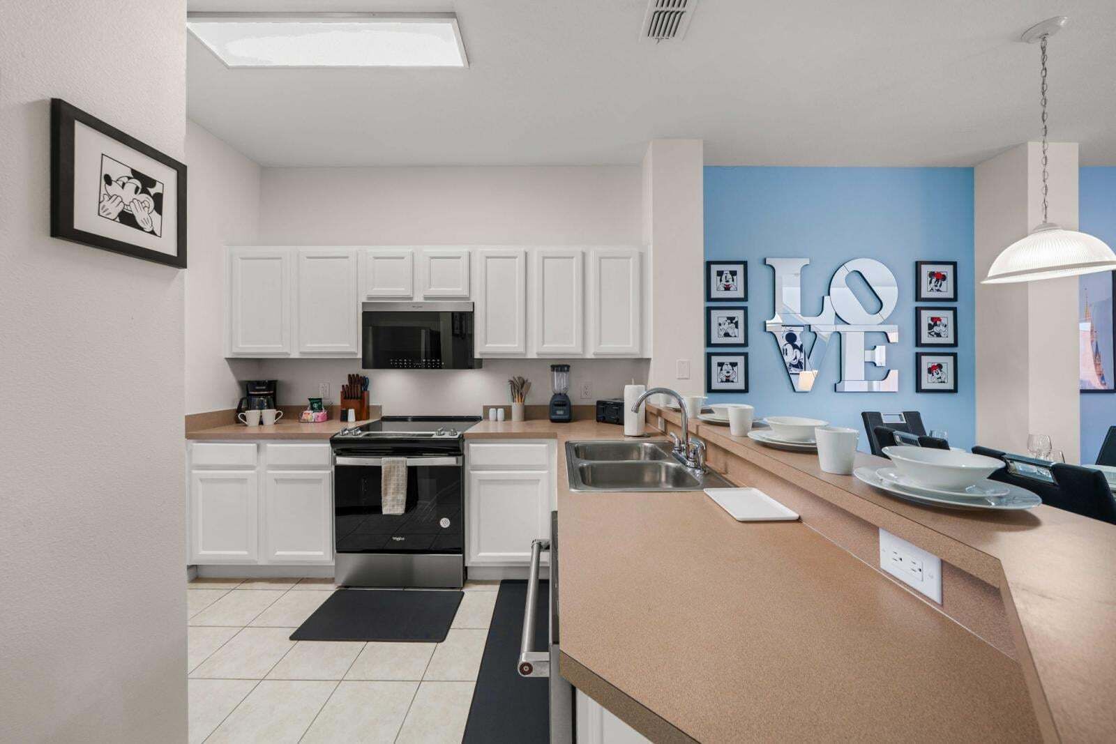 House, Multiple Beds, Pool Access, Pool View (ECA102-8564-3-P) | Private kitchen