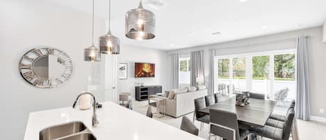 House, Multiple Beds, Pool Access, Garden View (REU116-7770-136-3-G) | Interior
