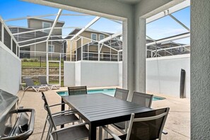 Outdoor dining - Townhome 4 BR Free Access to Amazing Resort! (Davenport)
