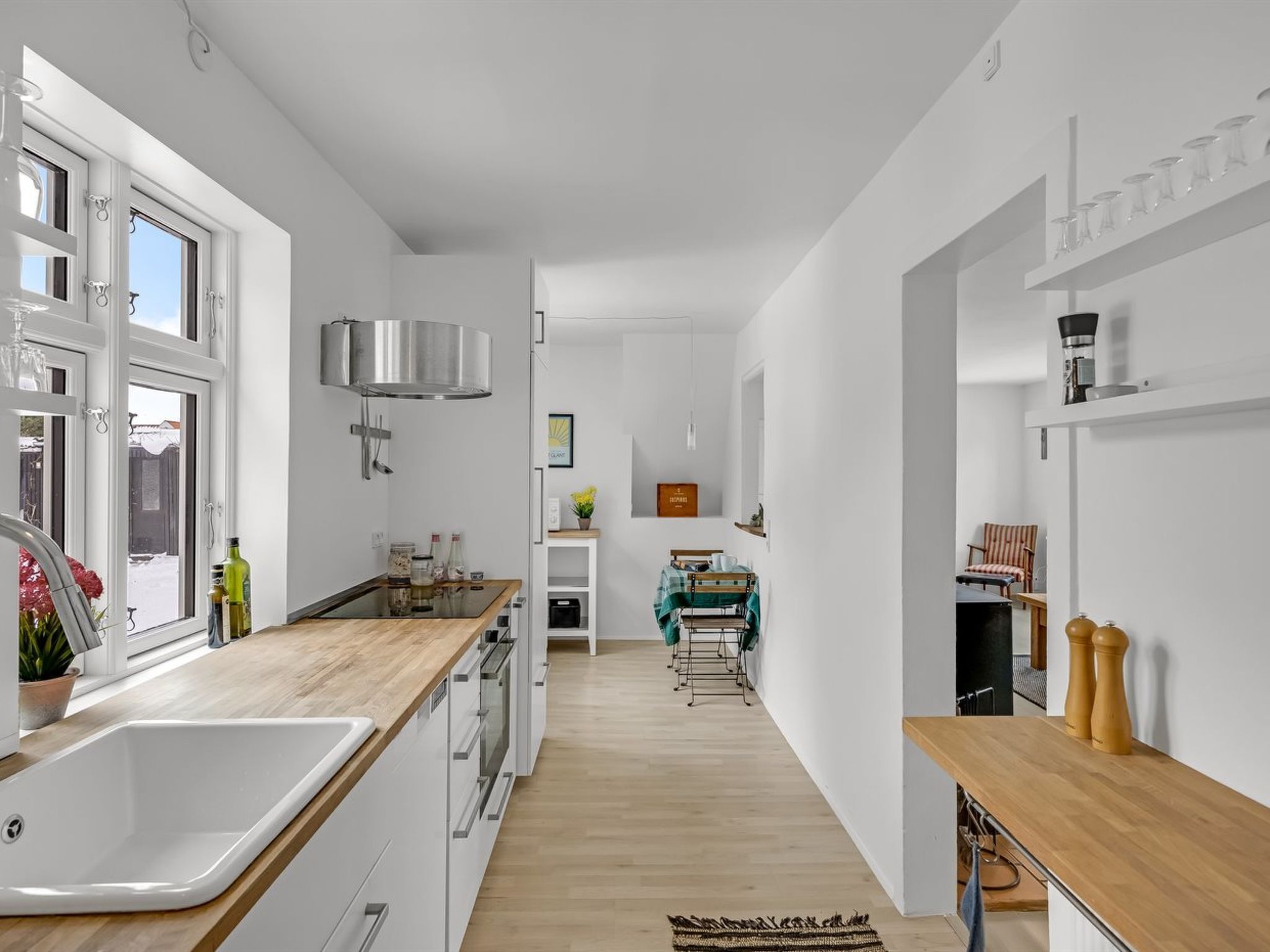 Fridge, dishwasher, cookware/dishes/utensils