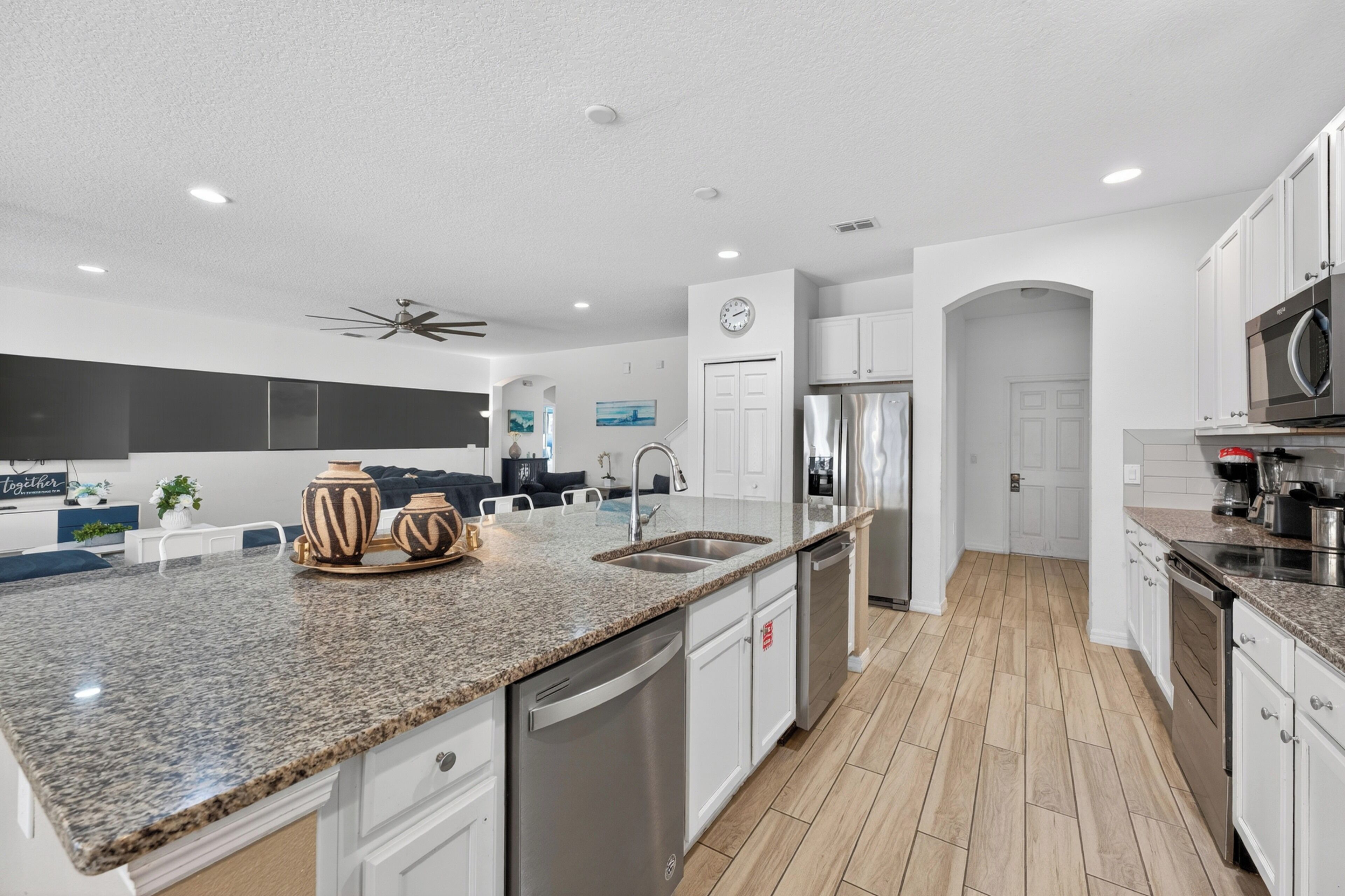 House, Multiple Beds, Pool Access, Pool View (SOL105-6109-14-P) | Private kitchen