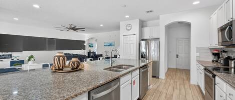 House, Multiple Beds, Pool Access, Pool View (SOL105-6109-14-P) | Private kitchen