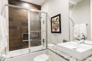Townhouse, Beberapa Tempat Tidur, akses ke kolam renang, pemandangan kebun (SMV146-7508-4-G) | Kamar mandi