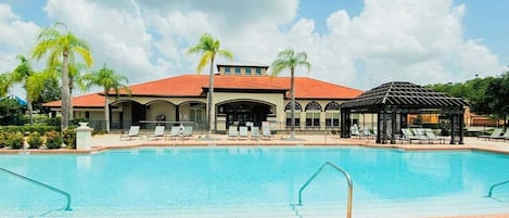 Piscine extérieure