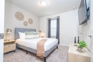 Room - Exclusive Villa, Full Resort Access! (Davenport)