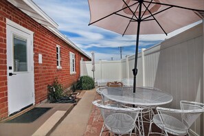 Outdoor dining - 2 Beds 1 Dedicated Work Space Midtown Phoenix Long Term Welcome (Phoenix)
