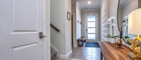 House, Multiple Beds, Pool Access, Pool View (STL108-2791-6-GP) | Interior