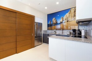 Private kitchen - Luxurious 1 Bedroom Diamond Beach Resort San José/Cabo San Lucas (San José-San Lucas)