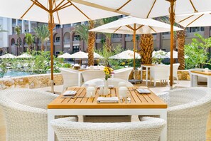 Outdoor dining - Luxurious 1 Bedroom Diamond Beach Resort San José/Cabo San Lucas (San José-San Lucas)