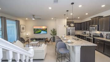 Townhouse, Beberapa Tempat Tidur, akses ke kolam renang, pemandangan kolam renang (WI103-4178-5-GP) | Interior