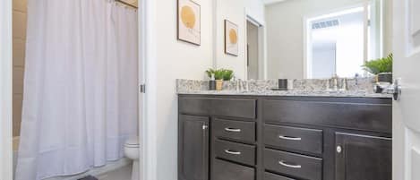 Townhome, Multiple Beds, Pool Access, Pool View (WI103-4178-5-GP) | Bathroom