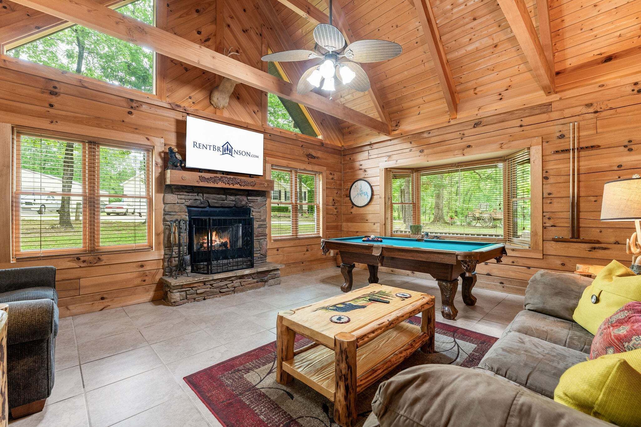 Smart TV, fireplace