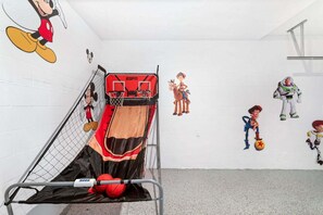 Children's area - Free Water Park Walking Distance! (Davenport)