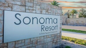 A sign for Sonoma Resort with a brick wall background and a clear sky. - Spacious 9br, 9BA Resort Home w/ Private Pool (Kissimmee)
