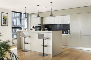 Kühlschrank, Mikrowelle, Geschirrspüler