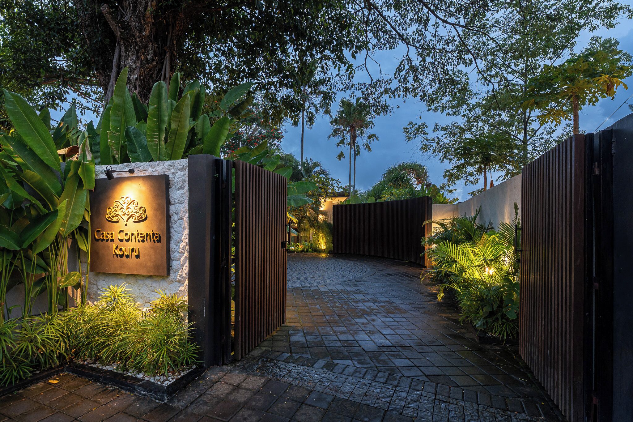 Pintu masuk properti