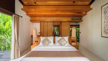 Vila superluxo, 3 quartos, piscina particular | Frigobar (abastecido com itens grátis), cofres nos quartos
