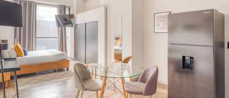 Luxury Studio Suite | Laptop workspace, free WiFi