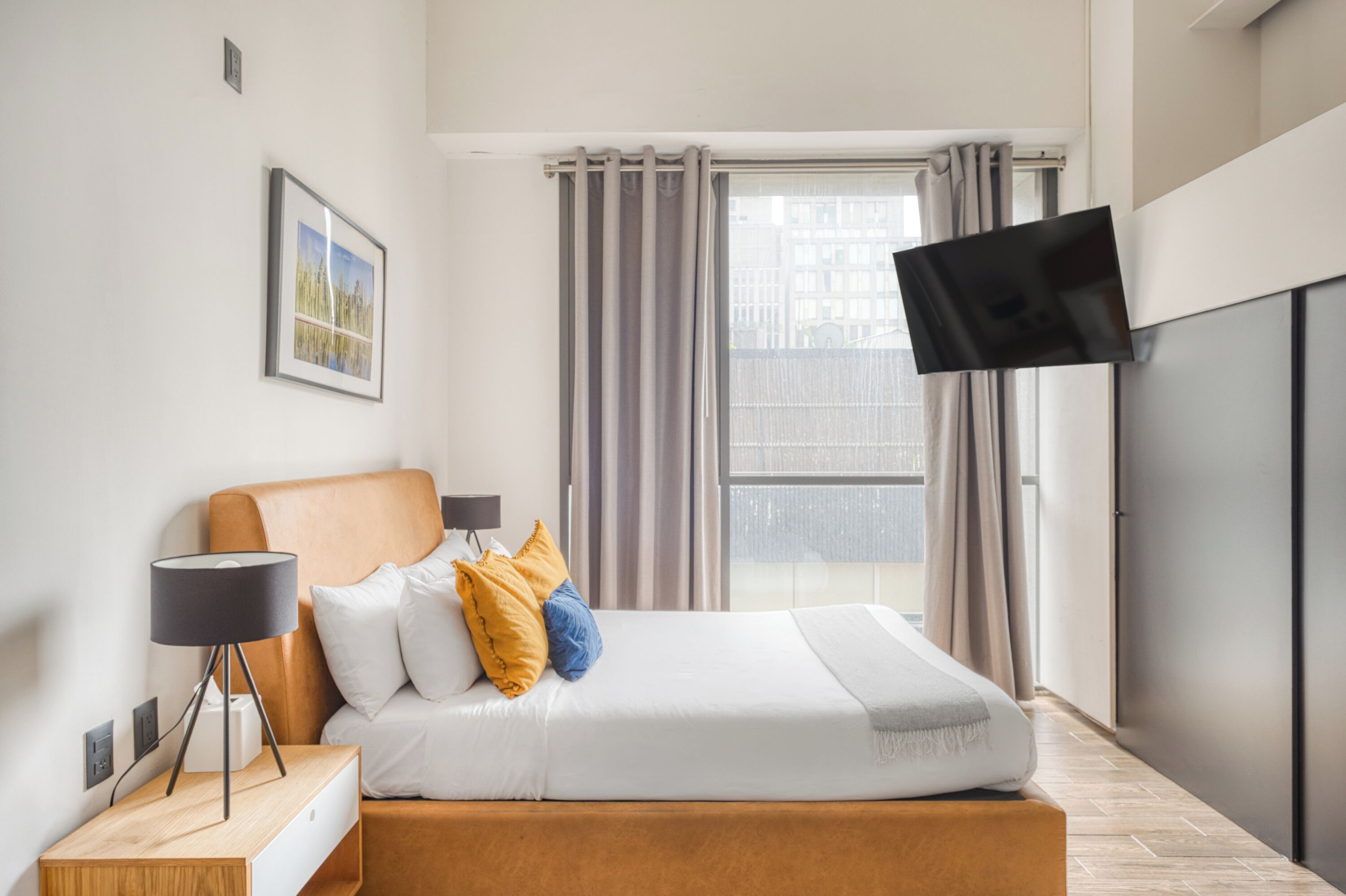 Luxury Studio Suite | Laptop workspace, free WiFi