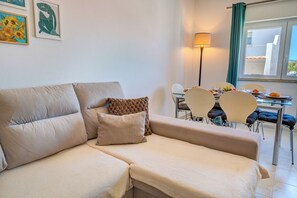 Dining - Central Lagos Spacious 3BR Apartment (Lagos)
