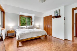 3 chambres, fer et planche à repasser, lit parapluie, Wi-Fi gratuit