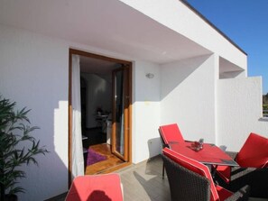 Outdoor dining - Vista 3 in Porec mit Meerblick by Interhome (Dracevac)