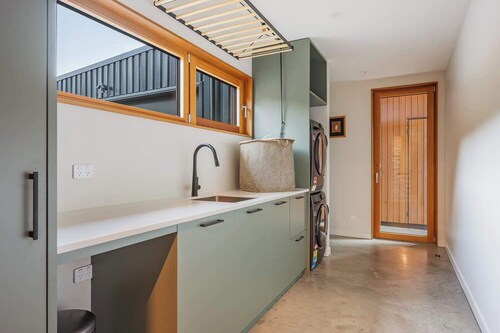 Waiora at 42 | BBQ | Hot Tub | Free Parking | Fireplace
