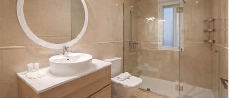 City Apartment, 2 Bedrooms | Bathroom