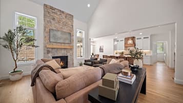 Smart TV, fireplace