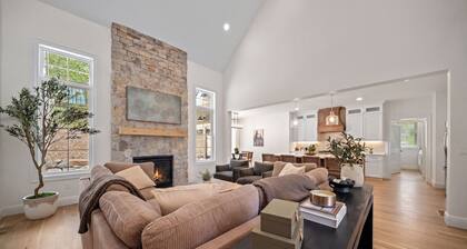 Luxury Golf & Ski Retreat - Owl's Nest