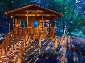 Property grounds - The Fox Den: A Peaceful Escape Along Back of the Dragon (Tazewell)