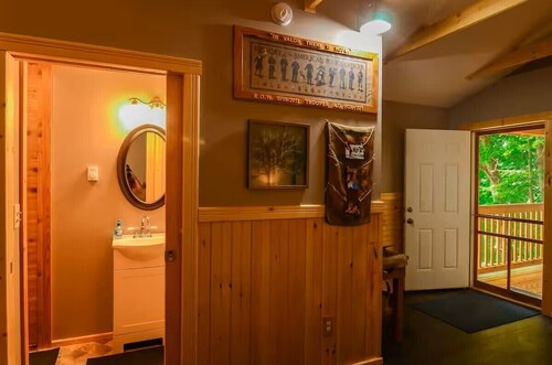 The Fox Den: A Peaceful Escape Along Back of the Dragon