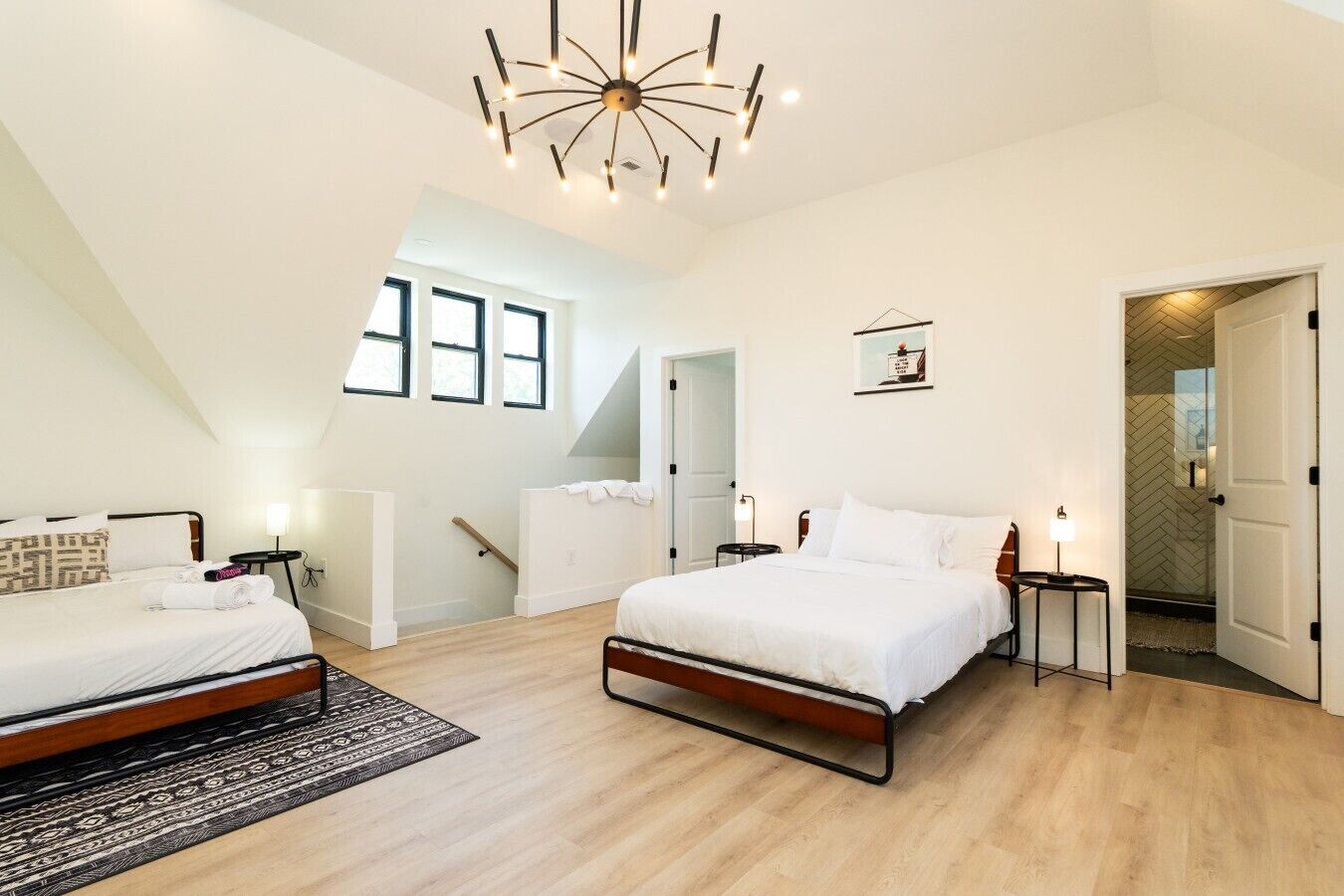 Desk, iron/ironing board, WiFi, bed sheets
