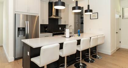 A stunning, brand-new 3-story townhome (~2,000 sq ft) in the heart of Old Town East. 4 bedrooms, 3.5 baths, sleeps 10 with king and queen beds, en-suite bathrooms, and a garage. Steps from Franklin Park, minutes to downtown and OSU — built for family trip