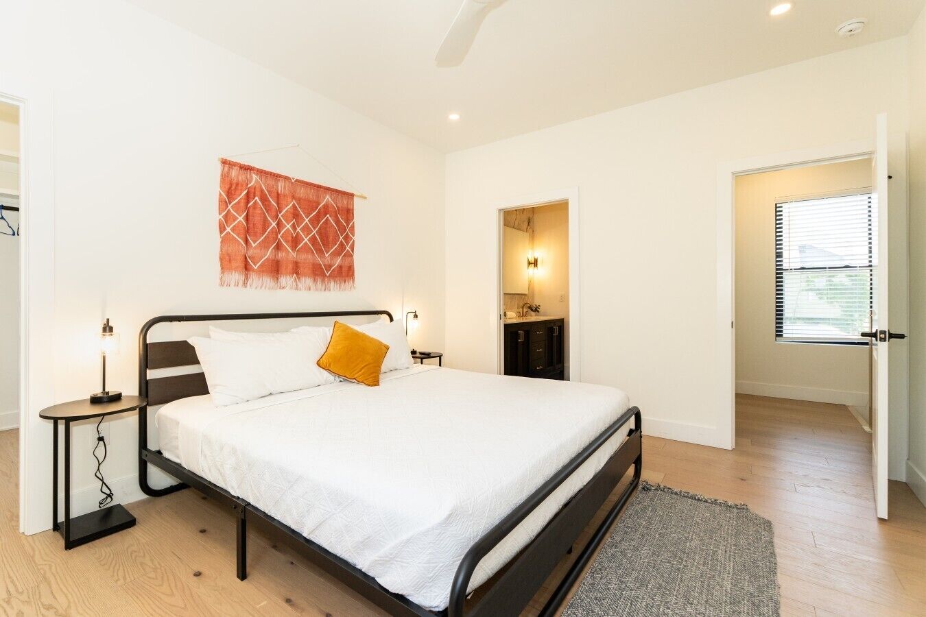 Desk, iron/ironing board, WiFi, bed sheets
