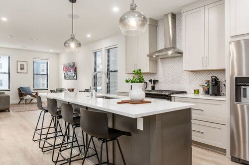 Stylish 4BR All Ensuites in Merion Village