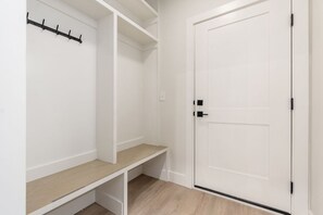 Interior - Stylish 4BR All Ensuites in Merion Village (Columbus)