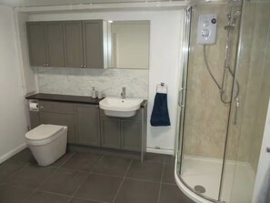 Bathroom - Studio Sleeps 2 with Parking, Pets & Garden (Bognor Regis)