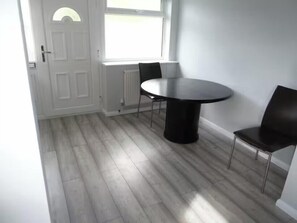 Dining - Studio Sleeps 2 with Parking, Pets & Garden (Bognor Regis)