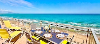 Beachfront Penthouse, 360 Large Private Terrace