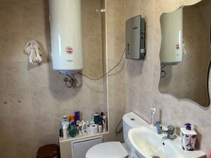 Bathroom - Apartment Sleeps 6 with Parking (Казанлък)