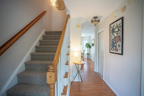 Enjoyable 3-bedroom house with great yard in charming South Durham