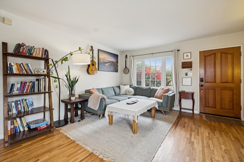 Santa Cruz Beach Bungalow | Walk to Beach | Garden
