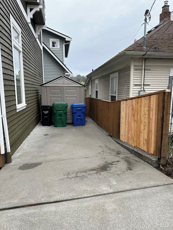 Property grounds - Welcoming 3-bedroom Craftsman house in Seattle perfect for your getaway (Seattle)