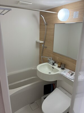 Combined shower/bathtub, hair dryer, slippers, towels - Tabino Hotel Utsunomiya Yuimomori (Utsunomiya)