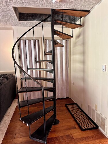 Cozy A-Frame!  2 Bedroom 1 Bath Close to YMCA and RMNP- Dogs OK!