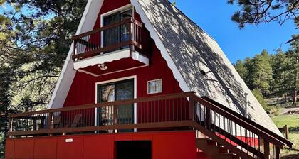 Cozy A-Frame! 2 Bedroom 1 Bath Close to YMCA and RMNP- Dogs OK!