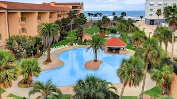 Piscine extérieure, piscine chauffée