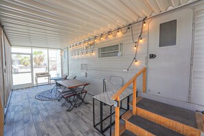 Interior - Quiet Cozy 1 bedroom with outside resort area! (Yuma)