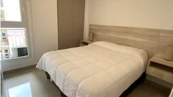 2 habitaciones, tabla de planchar con plancha y cuna de viaje